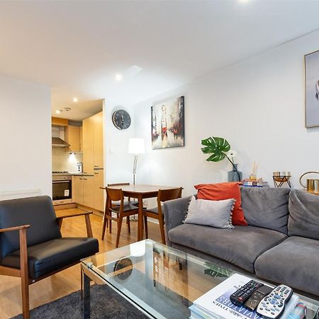 Modern 2 Bed Broompark/Central Apt. With Parking Глазгоу Екстериор снимка