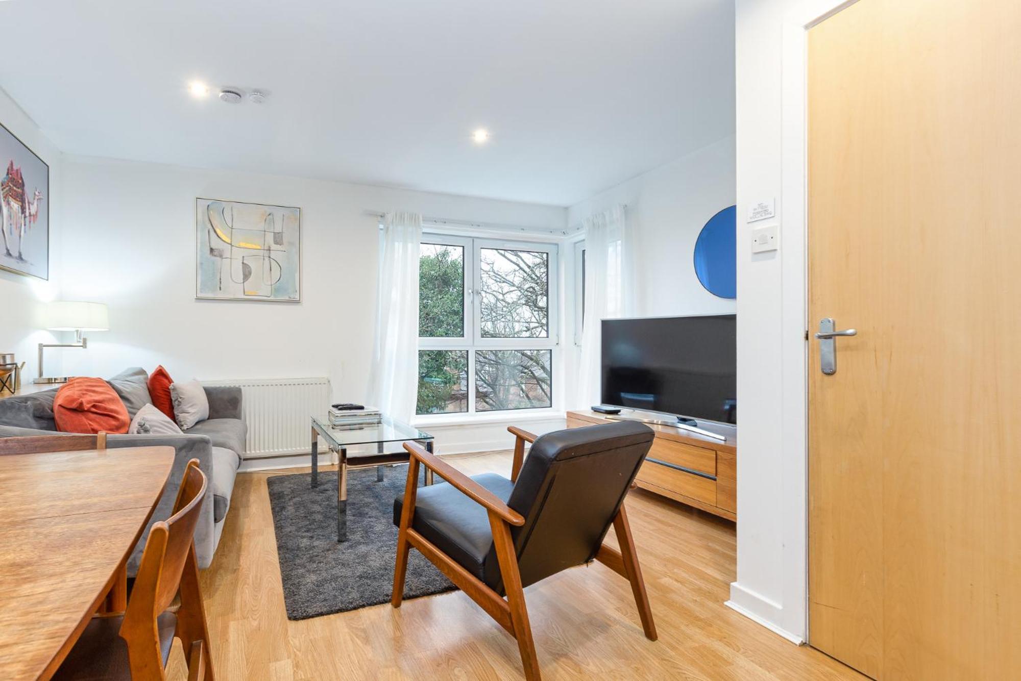 Modern 2 Bed Broompark/Central Apt. With Parking Глазгоу Екстериор снимка