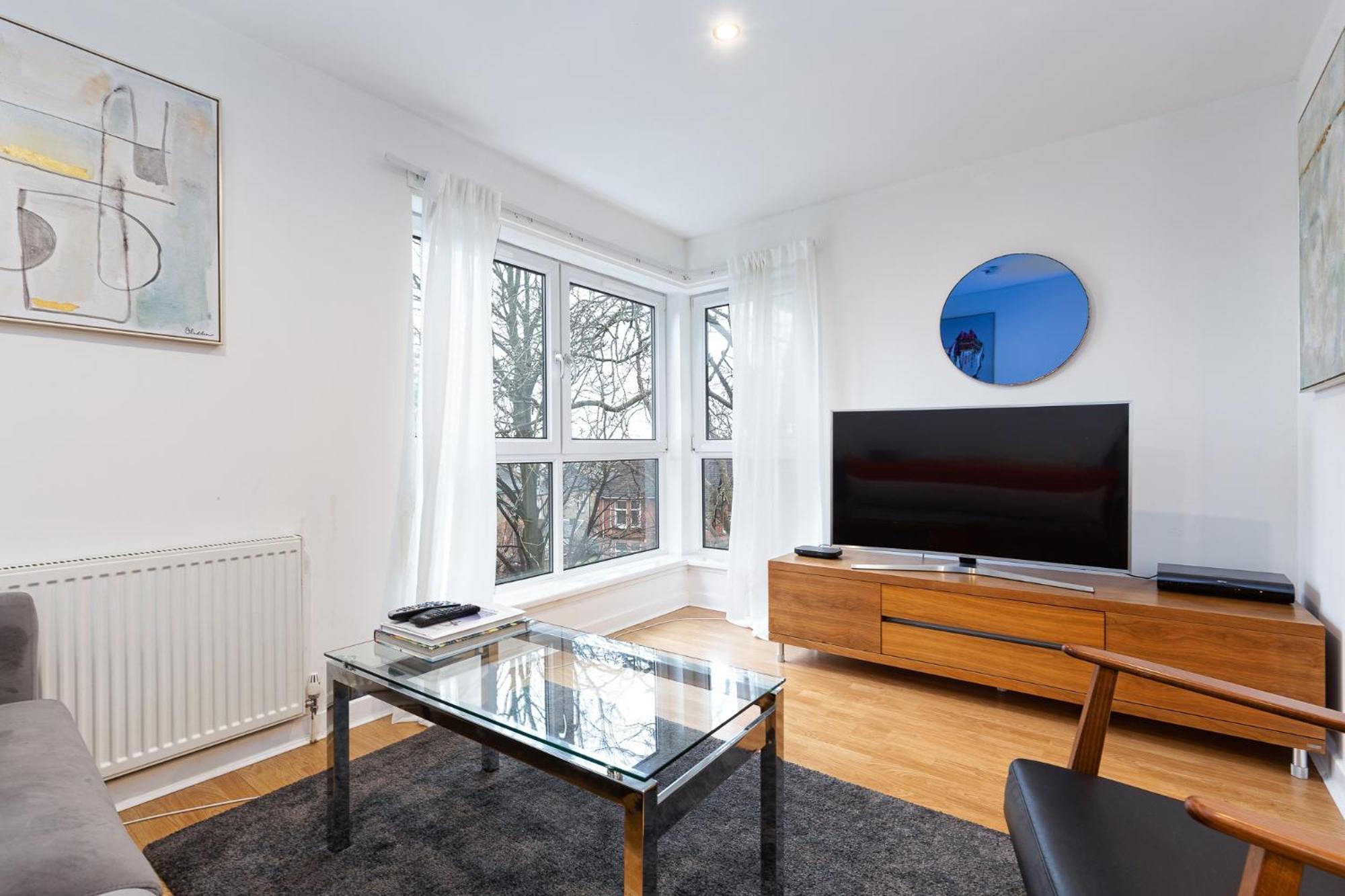 Modern 2 Bed Broompark/Central Apt. With Parking Глазгоу Екстериор снимка